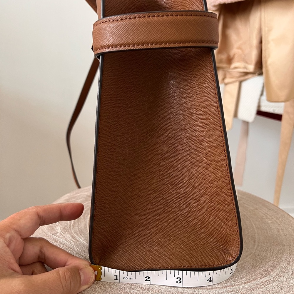 Michael Kors Medium Satchel Cognac - Picture 7 of 8